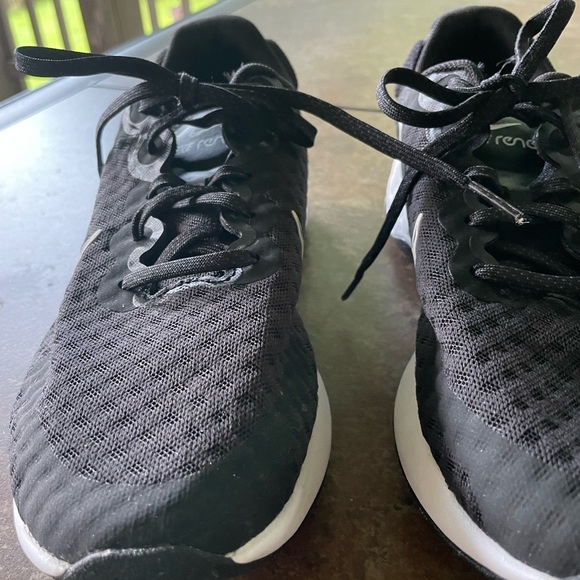 Nike RENEW RIDE 3 Women's Size 9 Black White DC8184-001 Running Shoes - Picture 2 of 5